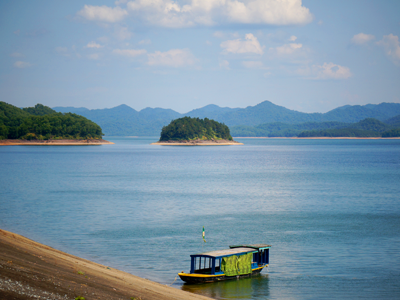Thue Thuyen Du Lich